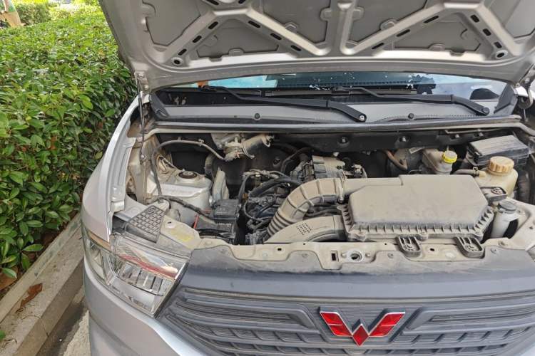 Used Wuling Hongguang V 2019 1.5L Jingqu Edition Sealed-Window Vehicle China VI LAR Engine Bay Right