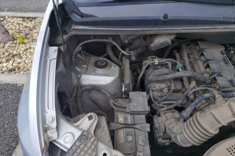 Used Wuling Hongguang V 2019 1.5L Jingqu Version China VI LAR Engine Bay Right