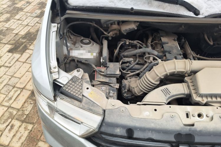 Used Wuling Hongguang V 2019 1.5L Jingqu Edition Sealed-Window Vehicle China VI LAR Engine Bay Right