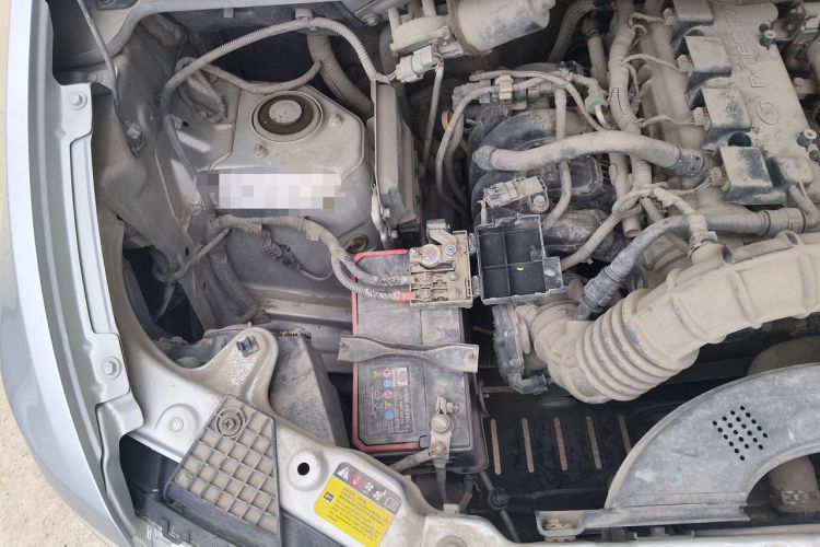 Used Wuling Hongguang V 2019 1.5L Base Version China VI LAR Engine Bay Right