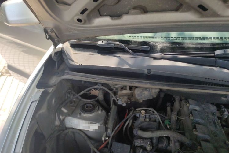 Used Wuling Hongguang V 2019 1.5L Standard Version China VI LAR Engine Bay Right