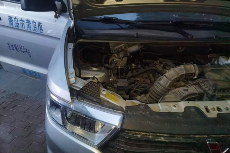 Used Wuling Hongguang V 2019 1.5L Jingqu Edition Sealed-Window Vehicle China VI LAR Engine Bay Right