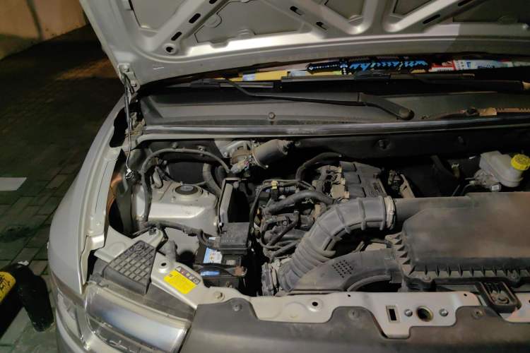 Used Wuling Hongguang V 2019 1.5L Enjoyment Version China VI LAR Engine Bay Right