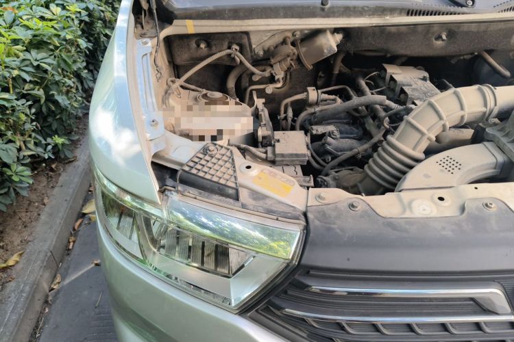 Used Wuling Hongguang V 2019 1.5L Standard Version L2B Engine Bay Right