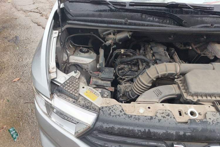 Used Wuling Hongguang V 2019 1.5L Base Version China VI LAR Engine Bay Right