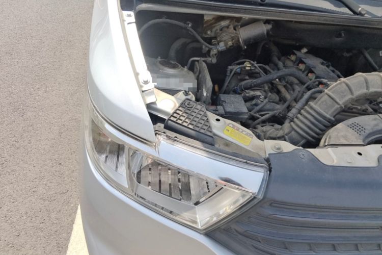 Used Wuling Hongguang V 2019 1.5L Jingqu Version China VI LAR Engine Bay Right