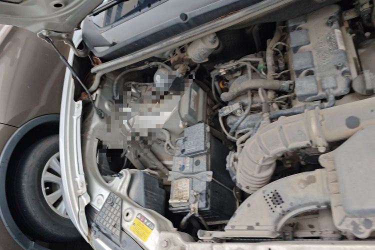 Used Wuling Hongguang V 2019 1.5L Base Version China VI LAR Engine Bay Right