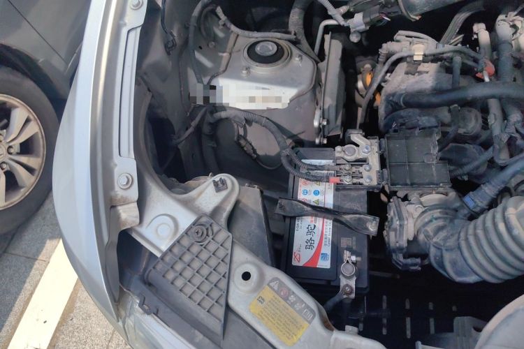 Used Wuling Hongguang V 2019 1.5L Jingqu Version China VI LAR Engine Bay Right
