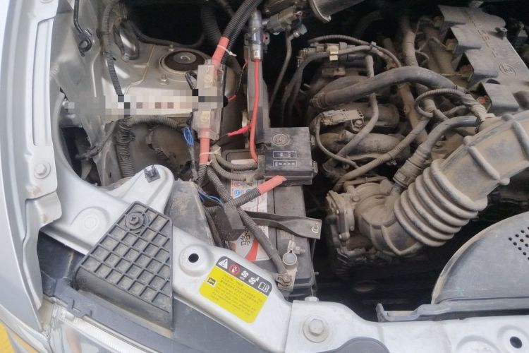 Used Wuling Hongguang V 2019 1.5L Jingqu Edition Sealed-Window Vehicle China VI LAR Engine Bay Right