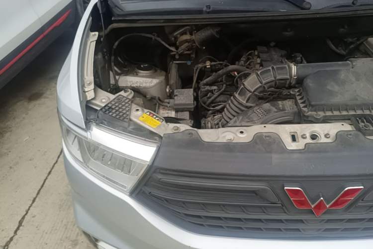 Used Wuling Hongguang V 2019 1.5L Jingqu Version China VI LAR Engine Bay Right