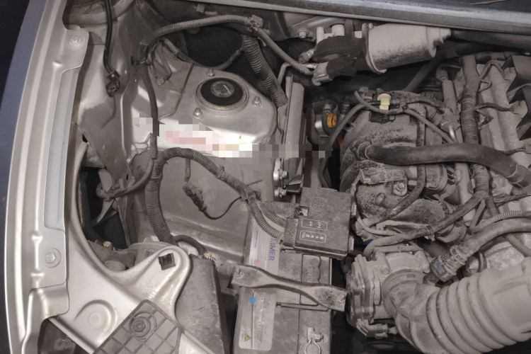 Used Wuling Hongguang V 2019 1.5L Jingqu Version China VI LAR Engine Bay Right