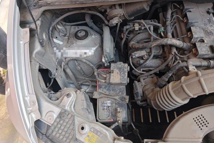 Used Wuling Hongguang V 2019 1.5L Jingqu Edition Sealed-Window Vehicle China VI LAR Engine Bay Right