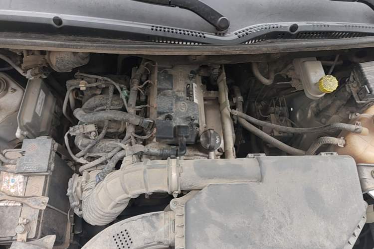 Used Wuling Hongguang V 2019 1.5L Jingqu Edition Sealed-Window Vehicle China VI LAR Engine Bay