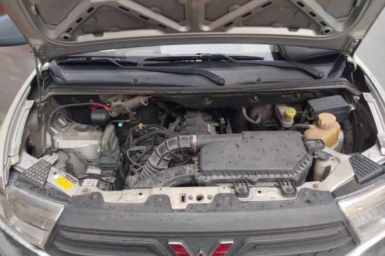 Used Wuling Hongguang V 2019 1.5L Base Version China VI LAR Engine Bay