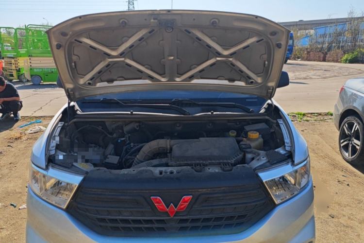 Used Wuling Hongguang V 2019 1.5L Jingqu Version China VI LAR Engine Bay