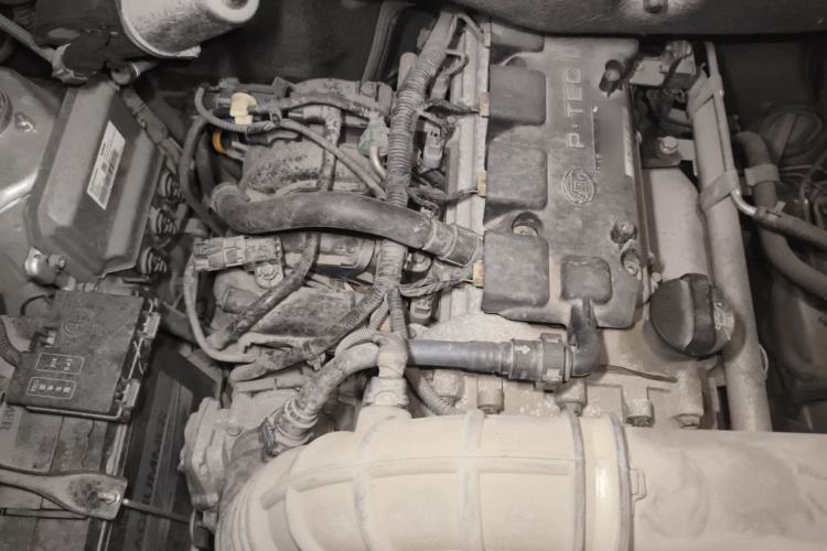 Used Wuling Hongguang V 2019 1.5L Jingqu Version China VI LAR Engine Bay