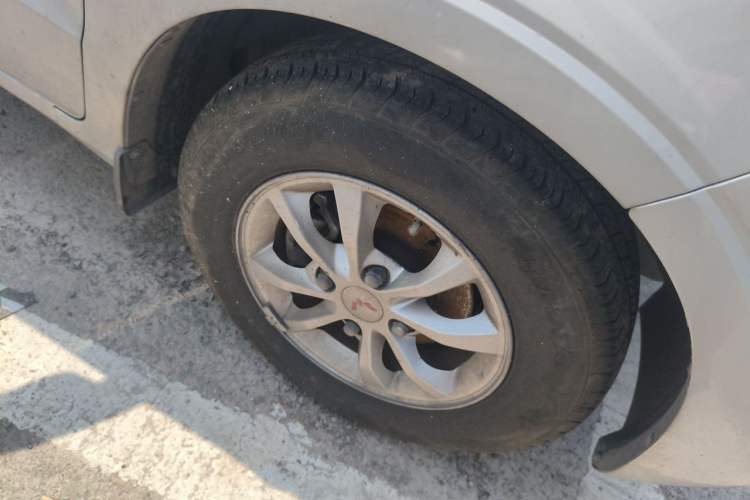 Used Wuling Hongguang V 2019 1.5L Standard Version L2B Exterior 1