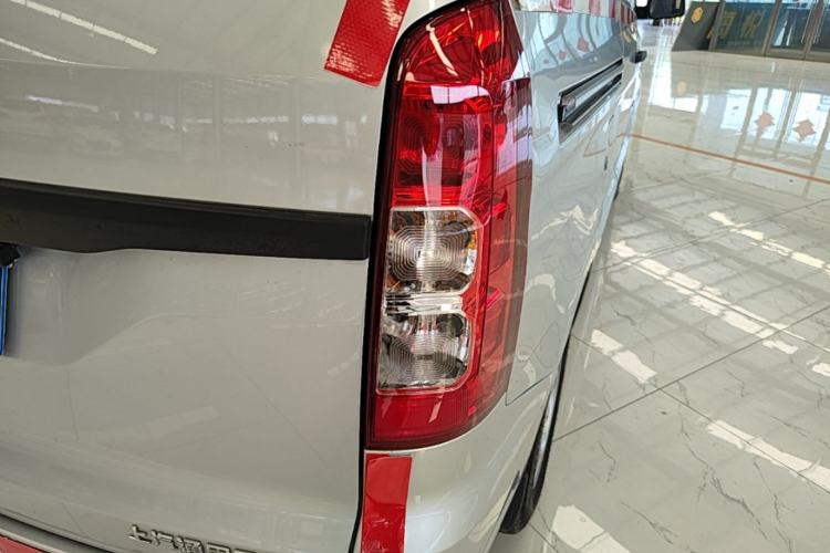 Used Wuling Hongguang V 2019 1.5L Jingqu Edition Sealed-Window Vehicle China VI LAR Exterior 3