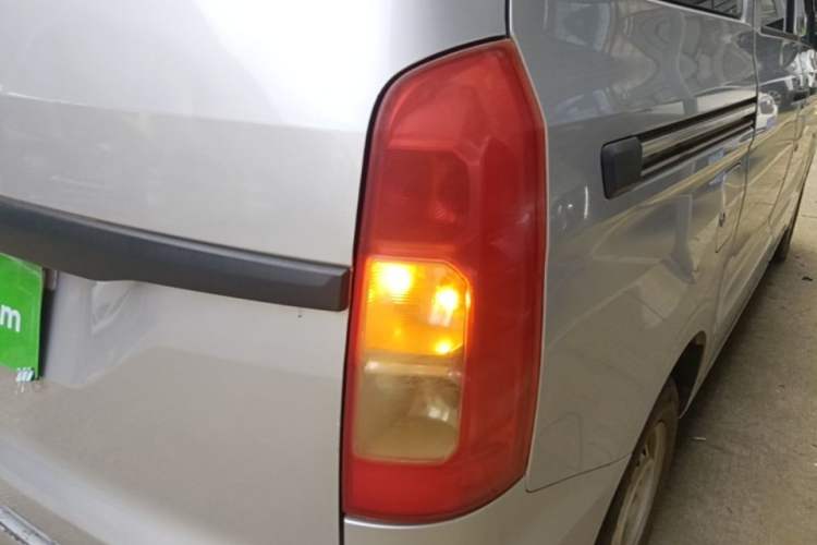 Used Wuling Hongguang V 2019 1.5L Jingqu Version China VI LAR Exterior 3