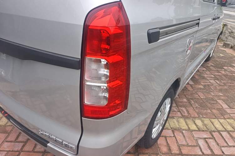 Used Wuling Hongguang V 2019 1.5L Jingqu Version China VI LAR Exterior 3
