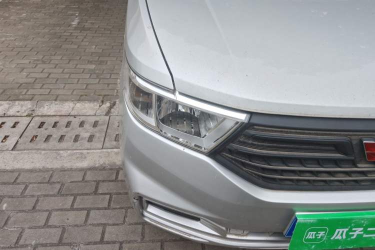 Used Wuling Hongguang V 2019 1.5L Standard Version China VI LAR Exterior 5