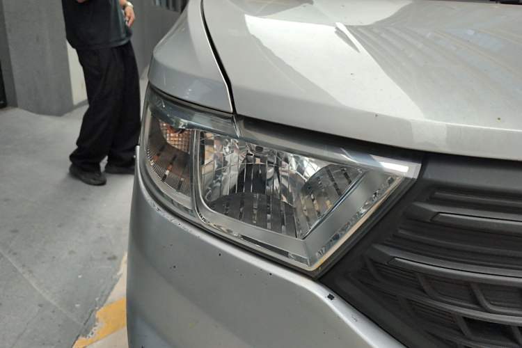 Used Wuling Hongguang V 2019 1.5L Jingqu Version China VI LAR Exterior 6