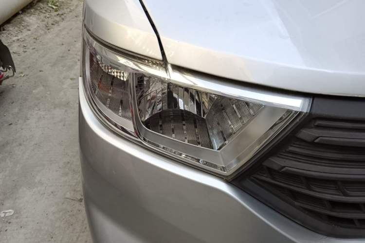 Used Wuling Hongguang V 2019 1.5L Base Version China VI LAR Exterior 6