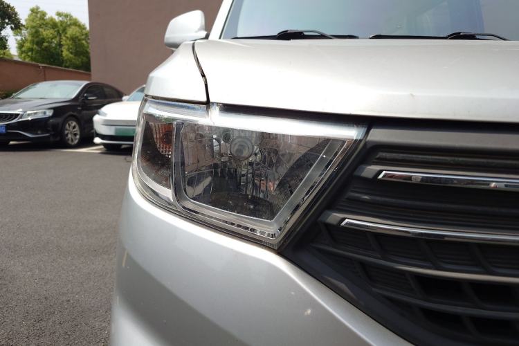 Used Wuling Hongguang V 2019 1.5L Standard Version China VI LAR Exterior 6