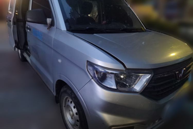 Used Wuling Hongguang V 2019 1.5L Jingqu Edition Sealed-Window Vehicle China VI LAR Front Right 45 Deg