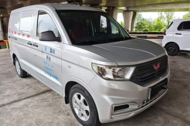 Used Wuling Hongguang V 2019 1.5L Jingqu Edition Sealed-Window Vehicle China VI LAR Front Right 45 Deg