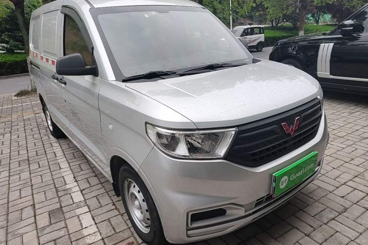 Used Wuling Hongguang V 2019 1.5L Jingqu Edition Sealed-Window Vehicle China VI LAR Front Right 45 Deg