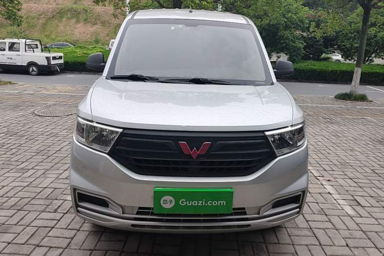 Used Wuling Hongguang V 2019 1.5L Jingqu Edition Sealed-Window Vehicle China VI LAR Front