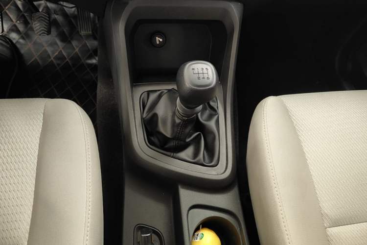 Used Wuling Hongguang V 2019 1.5L Jingqu Edition Sealed-Window Vehicle China VI LAR Gear Lever