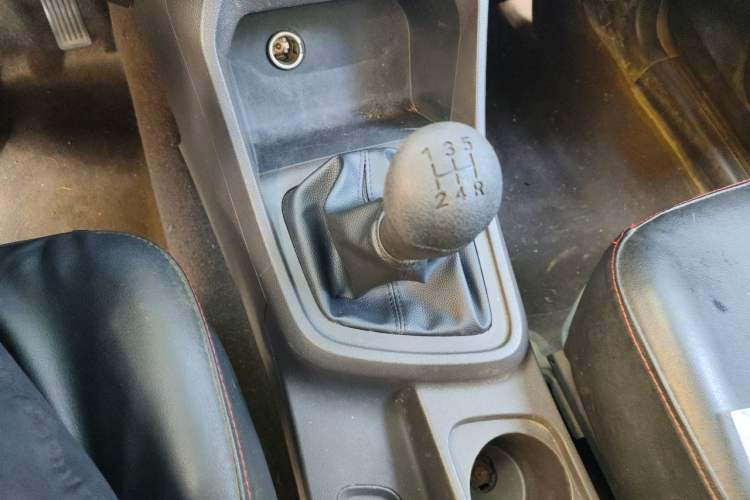 Used Wuling Hongguang V 2019 1.5L Standard Version L2B Gear Lever