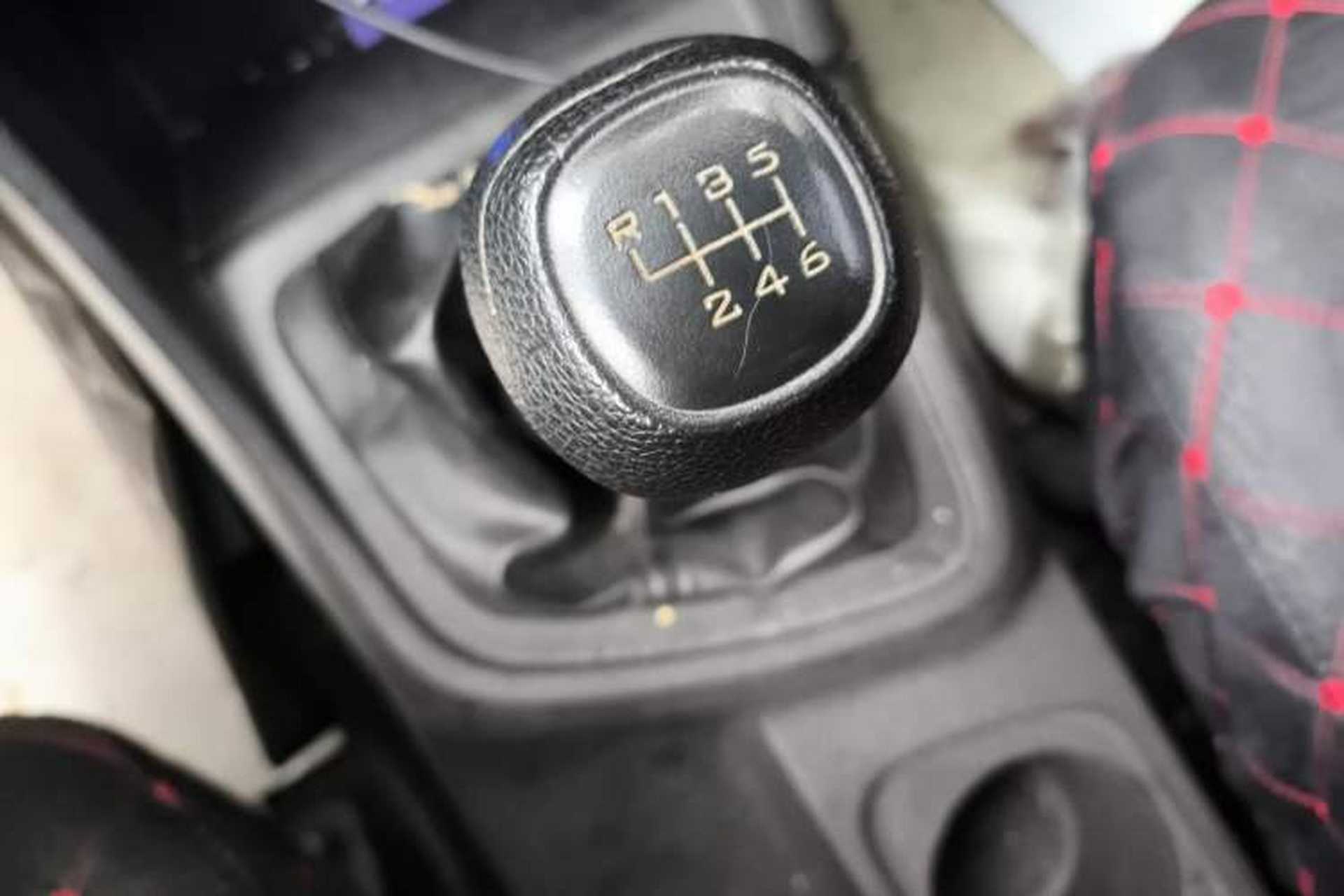 Used Wuling Hongguang V 2019 1.5L Base Version China VI LAR Gear Lever