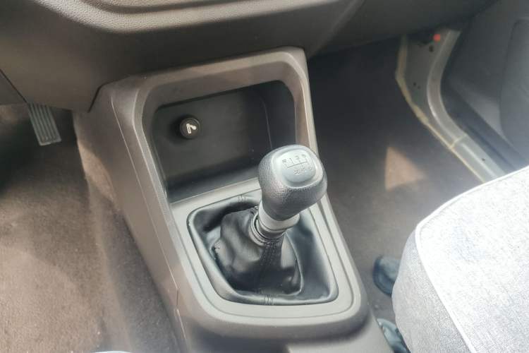 Used Wuling Hongguang V 2019 1.5L Base Version China VI LAR Gear Lever
