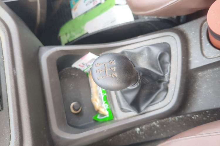 Used Wuling Hongguang V 2019 1.5L Standard Version L2B Gear Lever