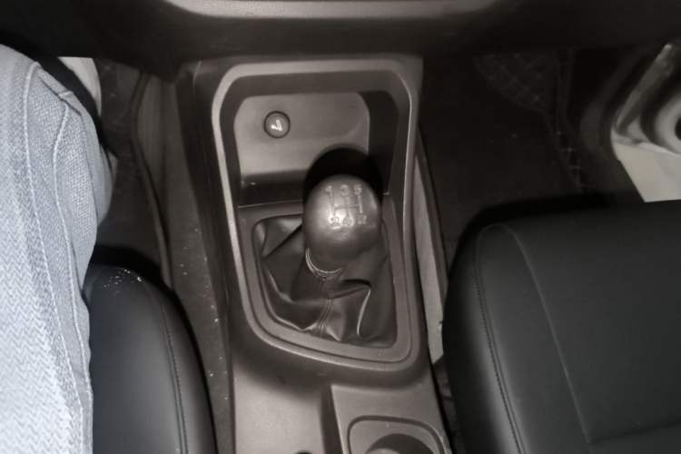 Used Wuling Hongguang V 2019 1.5L Enjoyment Version L2B Gear Lever