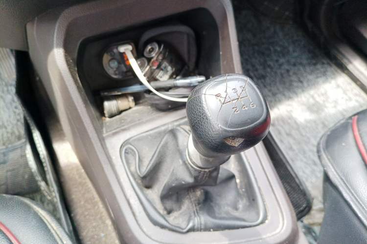 Used Wuling Hongguang V 2019 1.5L Base Window-Sealed Vehicle China VI LAR Gear Lever