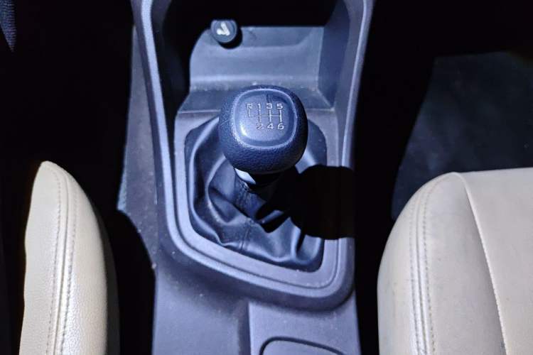Used Wuling Hongguang V 2019 1.5L Jingqu Version China VI LAR Gear Lever