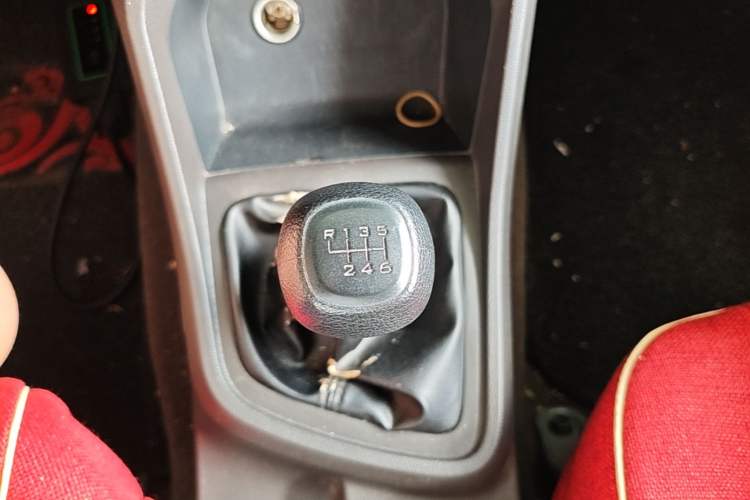 Used Wuling Hongguang V 2019 1.5L Jingqu Edition Sealed-Window Vehicle China VI LAR Gear Lever