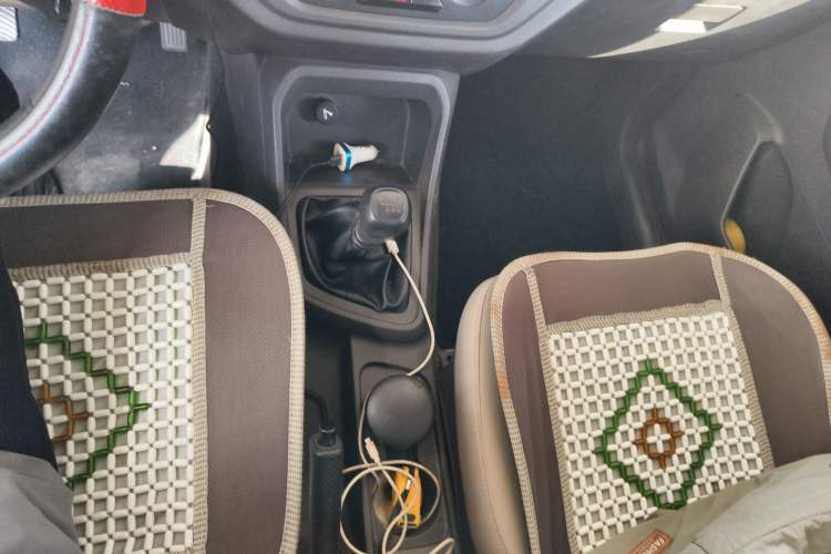 Used Wuling Hongguang V 2019 1.5L Jingqu Edition Sealed-Window Vehicle China VI LAR Gear Lever