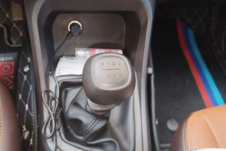 Used Wuling Hongguang V 2019 1.5L Jingqu Edition Sealed-Window Vehicle China VI LAR Gear Lever