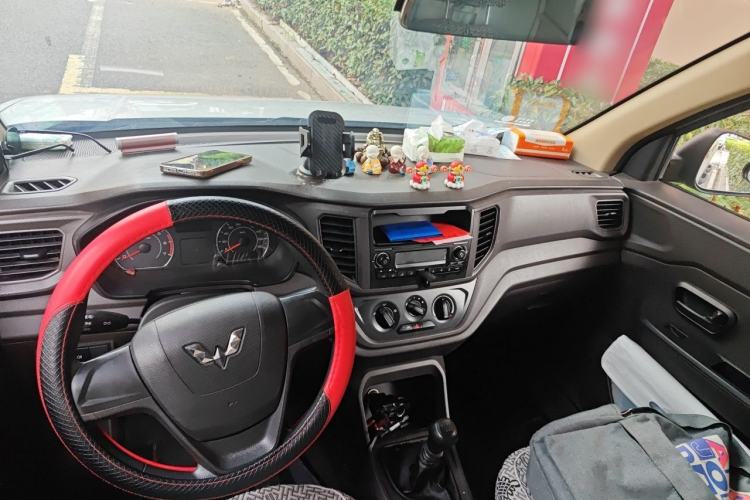Used Wuling Hongguang V 2019 1.5L Jingqu Edition Sealed-Window Vehicle China VI LAR Headliner