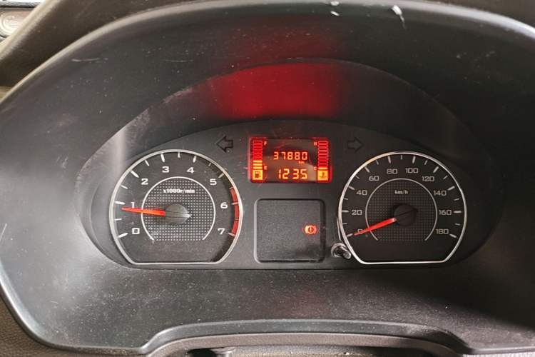 Used Wuling Hongguang V 2019 1.5L Jingqu Edition Sealed-Window Vehicle China VI LAR Instrument Cluster