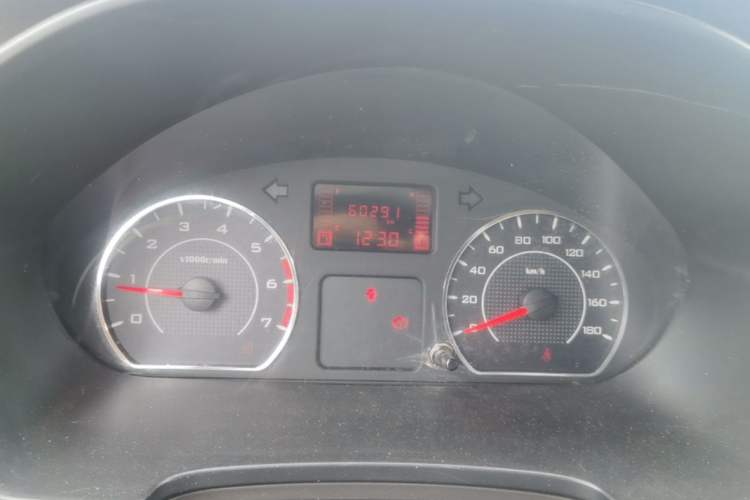 Used Wuling Hongguang V 2019 1.5L Base Version China VI LAR Instrument Cluster