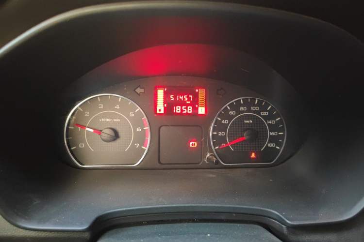 Used Wuling Hongguang V 2019 1.5L Jingqu Edition Sealed-Window Vehicle China VI LAR Instrument Cluster