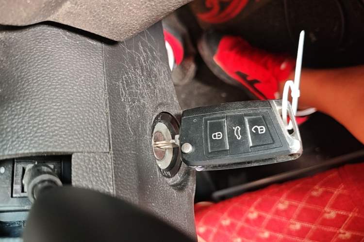 Used Wuling Hongguang V 2019 1.5L Jingqu Edition Sealed-Window Vehicle China VI LAR Interior 1