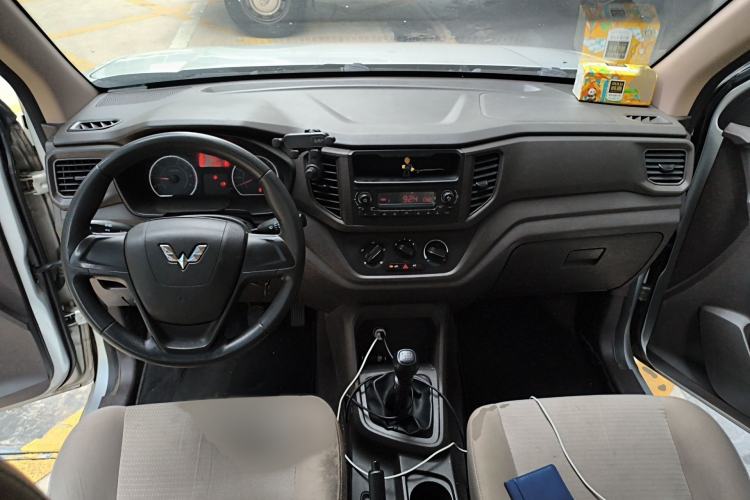 Used Wuling Hongguang V 2019 1.5L Jingqu Version China VI LAR Interior 2