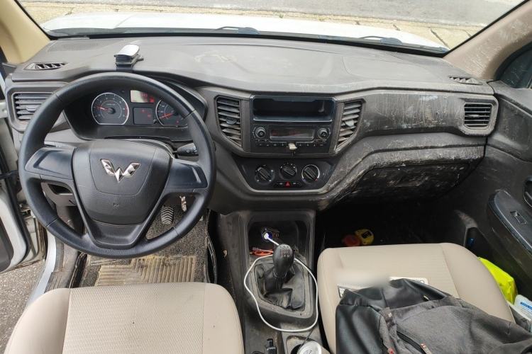 Used Wuling Hongguang V 2019 1.5L Jingqu Version L2B Interior 2